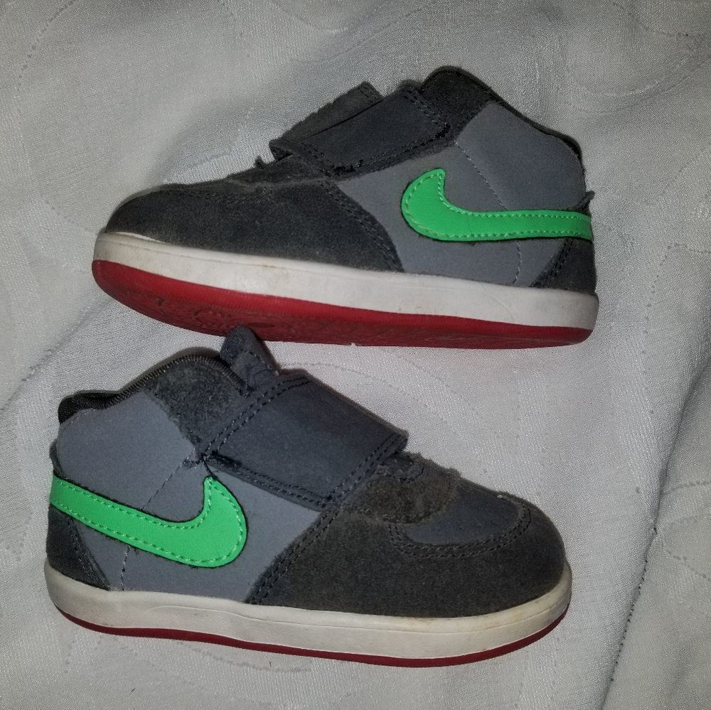 Nike Toddler Boys tennis shoes
